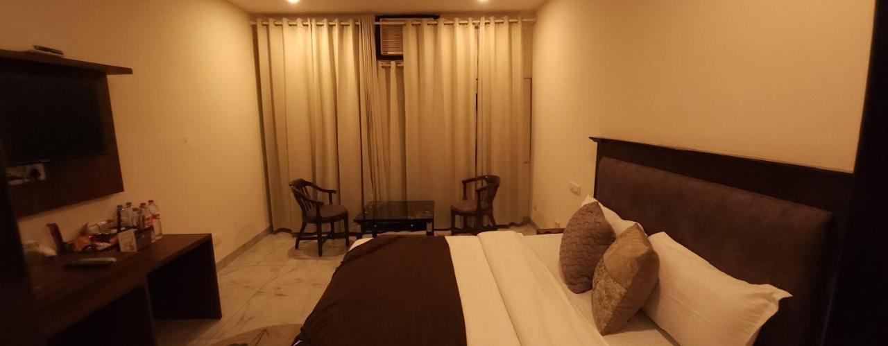 Hotel Multitech Premium Chandīgarh Eksteriør billede